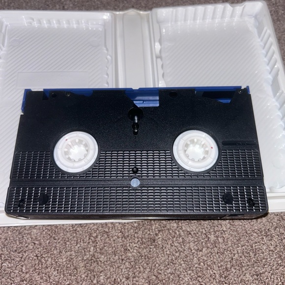 ~6/$10 MOVIES VHS/DVDS~ Disney’s The Adventures Of Huck Finn VHS Movie - Picture 4 of 5